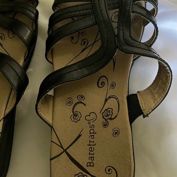 BARETRAPS~ BLACK SLIDE ON SANDALS~9 - Picture 4 of 7